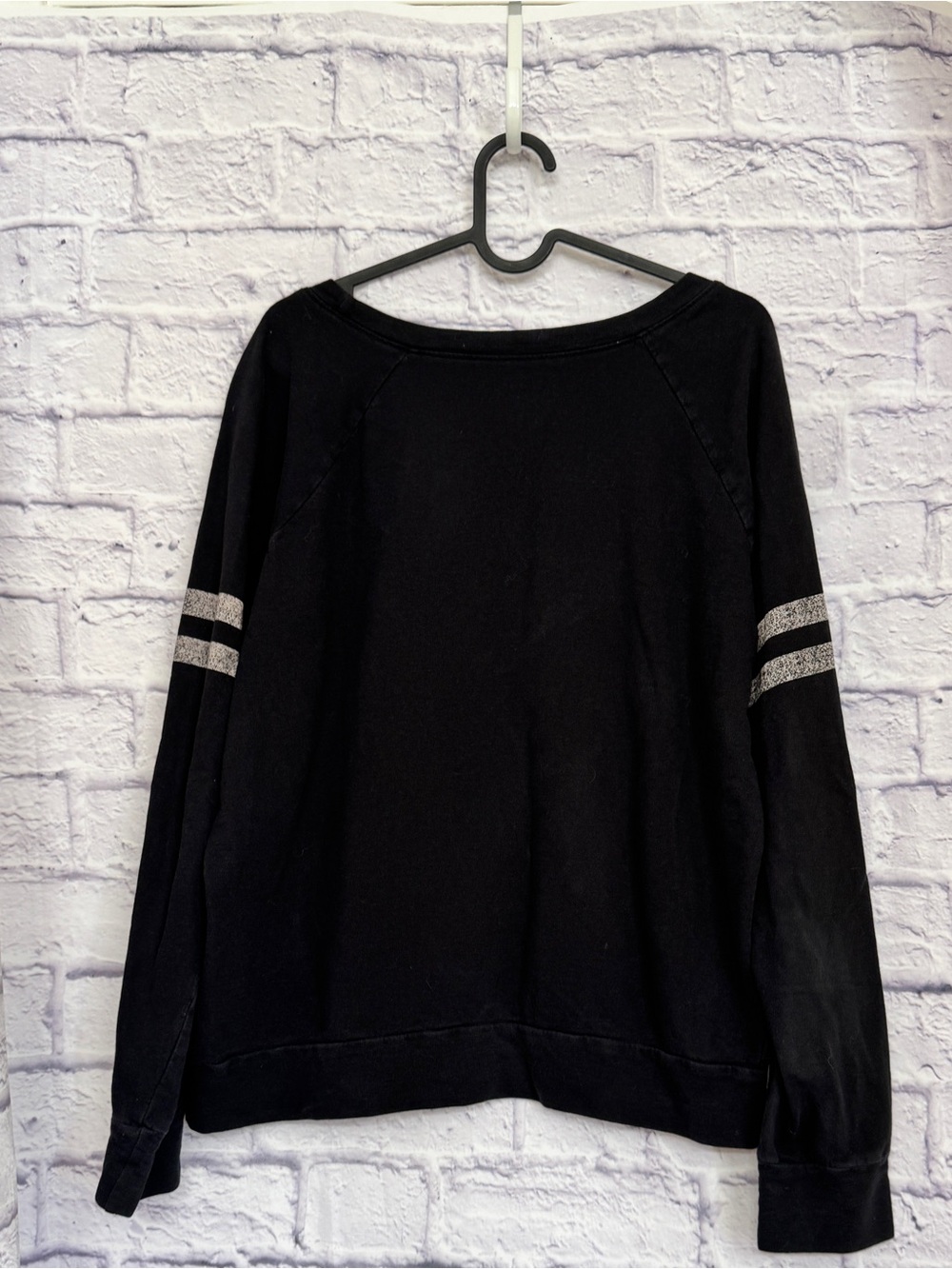 Warner Bros. Hogwarts Black Crewneck Sweatshirt with Multicolor Crest - Picture 2 of 3